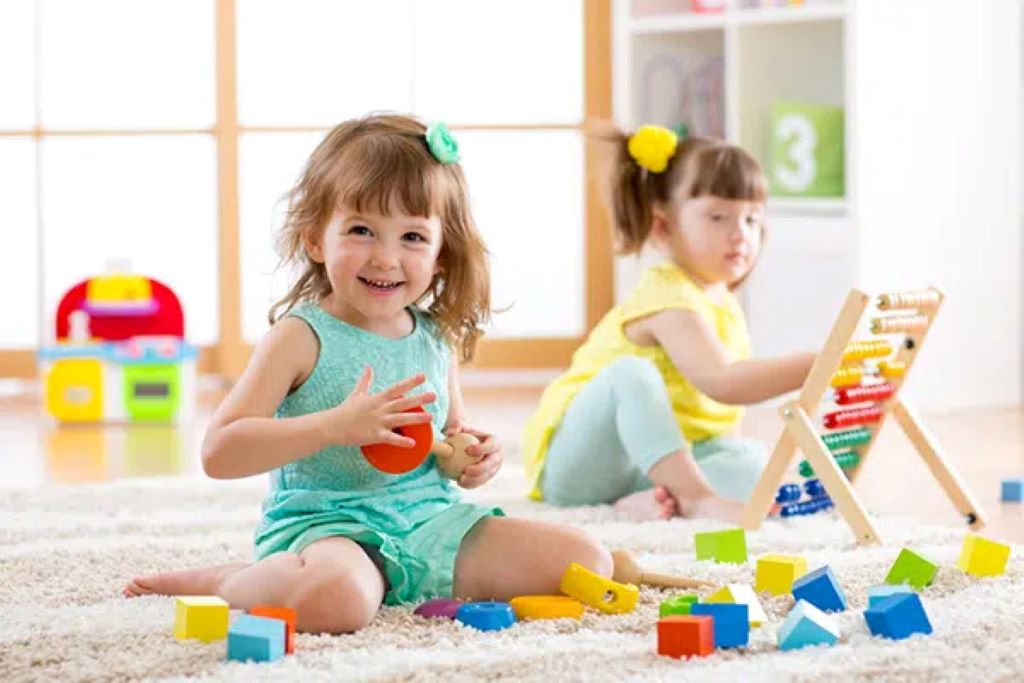 What are the benefits of parallel play?